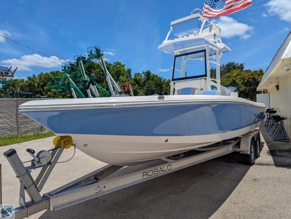 New 2023  powered Robalo Boat for sale